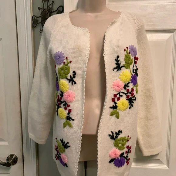 Vintage Sears Crewel Flower Cardigan 60s 70s Bright Cottage Granny Grandmacore - Picture 1 of 6
